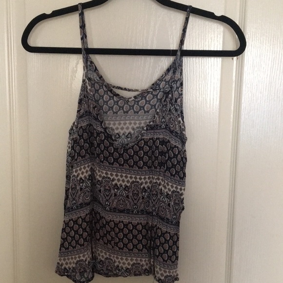 Patterned V Neck Tank - Picture 2 of 3